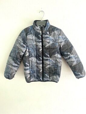 Gerry Weber Kids Lightweight Quilted Puffer Jacket in Gray and Black Abstract